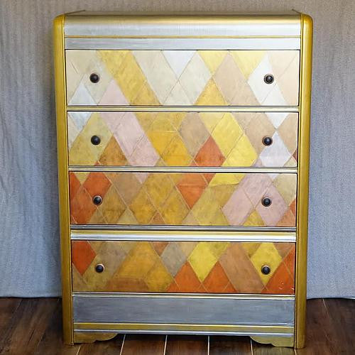 DecoArt Americana Decor Metallics pearl finish in an 8 oz bottle, showcasing a smooth, shiny metallic paint suitable for crafts and decor projects.